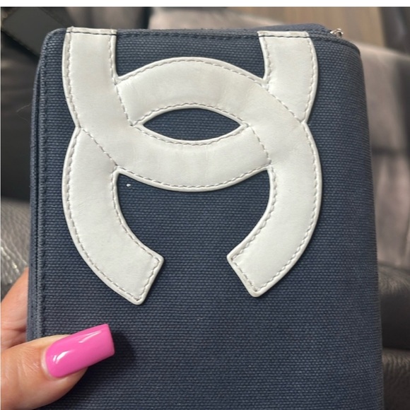 Beautiful Chanel Vintage CC Logo Chocolate Bar Pochette . ๐โค๏ธ๐ค - Picture 3 of 10